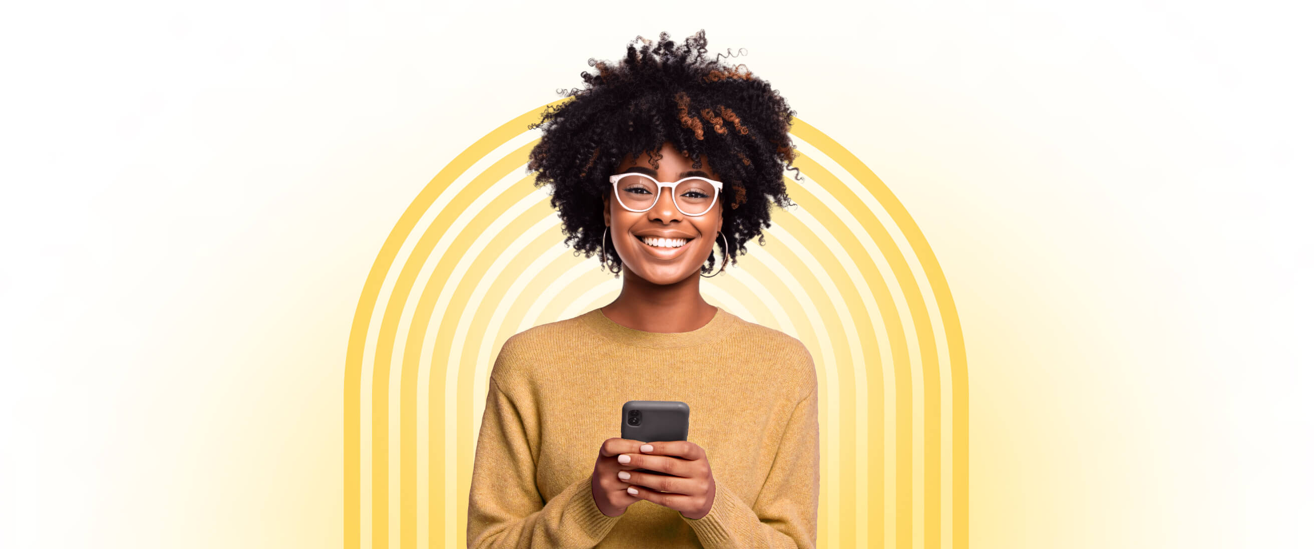 A woman smiling and holding a smartphone.